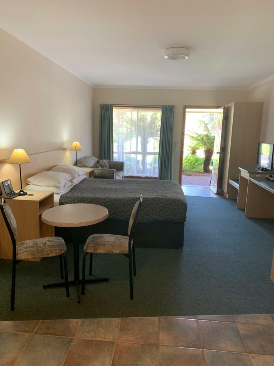 Arthur Phillip Motor Inn Cowes Exterior photo